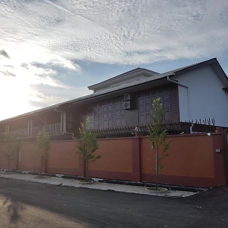 Little Kampung Studio Teluk Intan Εξωτερικό φωτογραφία